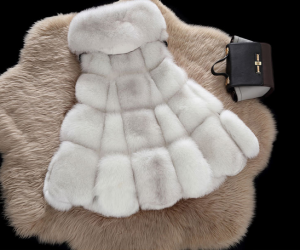 16-058july-fox-fur-vest-with-hood-eileenhou-9