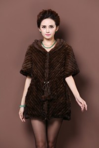 16-079-aug-knitted-mink-fur-vest-with-hood-eileenhou-1