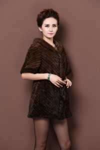 16-079-aug-knitted-mink-fur-vest-with-hood-eileenhou-4