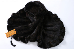 1703068 knitted mink fur shawl with hood falbala eileenhou ailin fur (16)