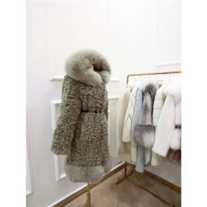 1703047 sheep fur coat with fox fur trimming eileenhou ailin fur (38)