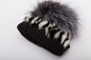 1704116 knitted mink fur hat with silver fox fur top eileenhou lvcomeff (1)