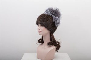 1704116 knitted mink fur hat with silver fox fur top eileenhou lvcomeff (3)