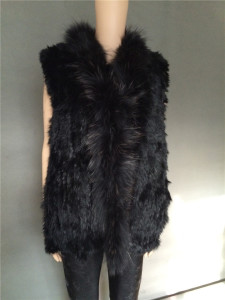 1704154 knitted rabbit fur gilet with raccoon fur collar eileenou lvcomeff (10)_副本