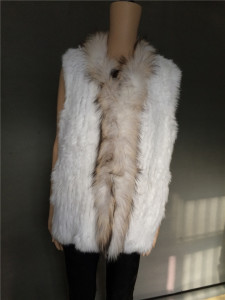 1704154 knitted rabbit fur gilet with raccoon fur collar eileenou lvcomeff (1)_副本