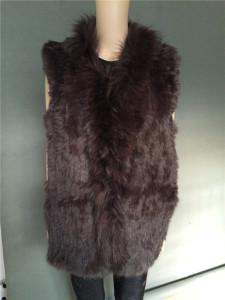 1704154 knitted rabbit fur gilet with raccoon fur collar eileenou lvcomeff (7)_副本