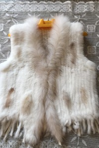 1704155 knitted rabbi fur vest with tassles with raccoon fur collar eileenhou lvcomeff (41)