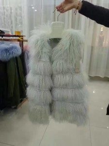 1704200 rex rabbit fur gilet with mongolia sheep fur trimming eileenhou lvcomeff (1)