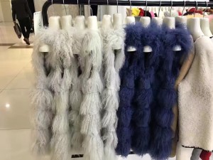 1704200 rex rabbit fur gilet with mongolia sheep fur trimming eileenhou lvcomeff (2)