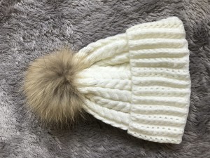 1708029 hat with raccoon pompoms eileenhou (10)