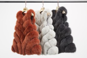 1708173 fox fur gilet eileenhou (2)